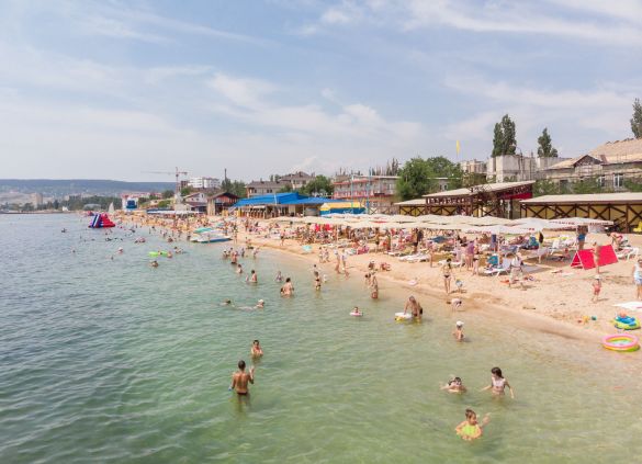 Песчаный пляж в Феодосии, Крым